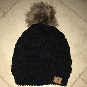 Black Pom Beanie 💫✨